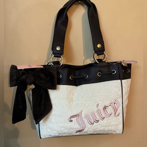 Juicy Couture Handbags - Juicy Couture Cream Quilted Shoulder Tote with Brown Trim & Pink Script